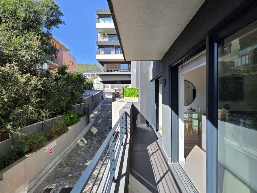 2 Bedroom Property for Sale in Sea Point Western Cape